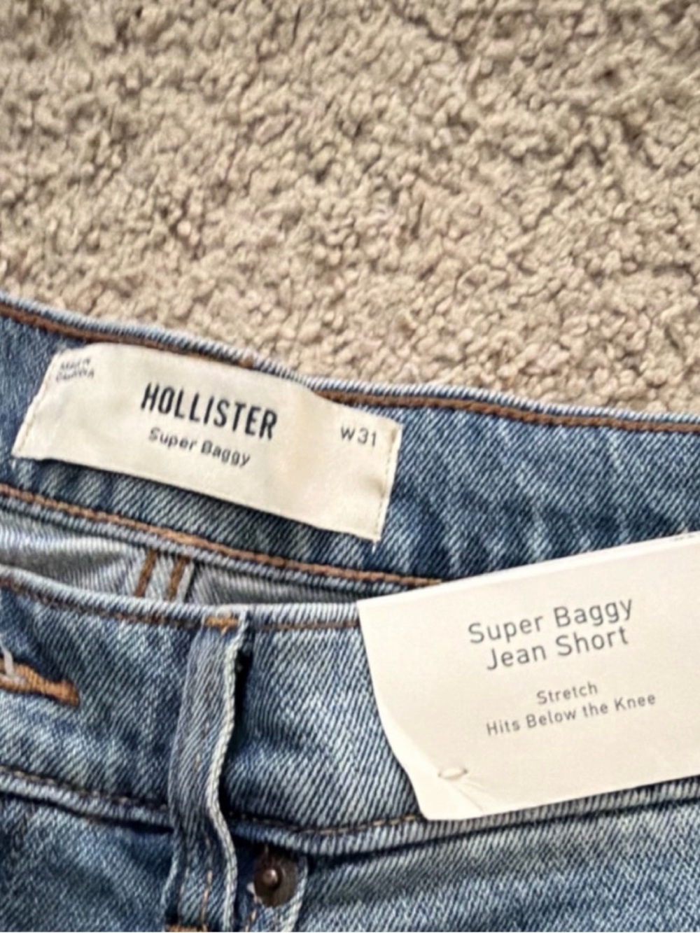 Hollister Relaxed Fit Denim Shorts in Light Blue Wash - Picture 3 of 4